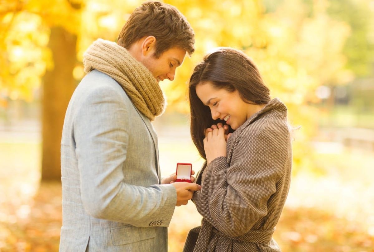 اگر نشانه های عشق شدید مردان به زنان را دیدیم پا پیش بگذاریم؟