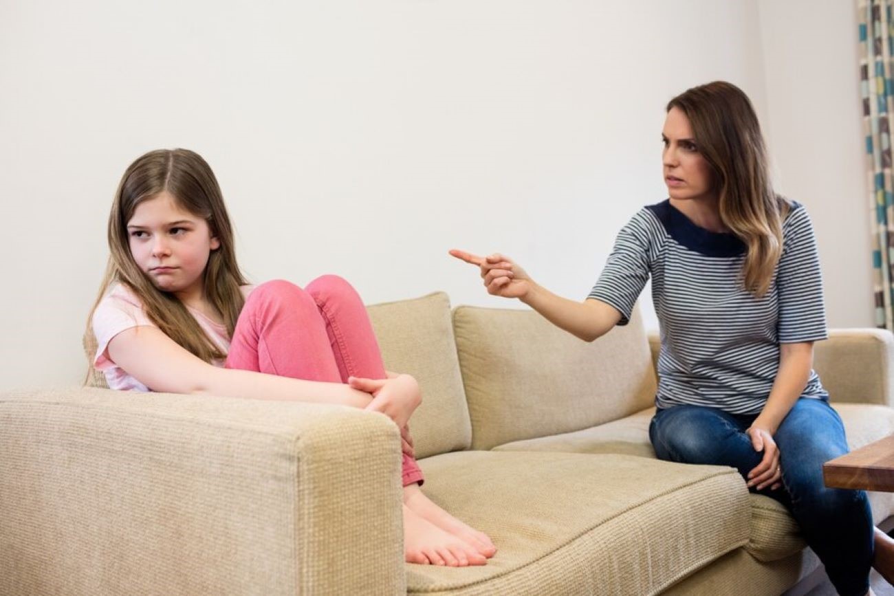 تعارض نوجوان با والدین و همسالان
